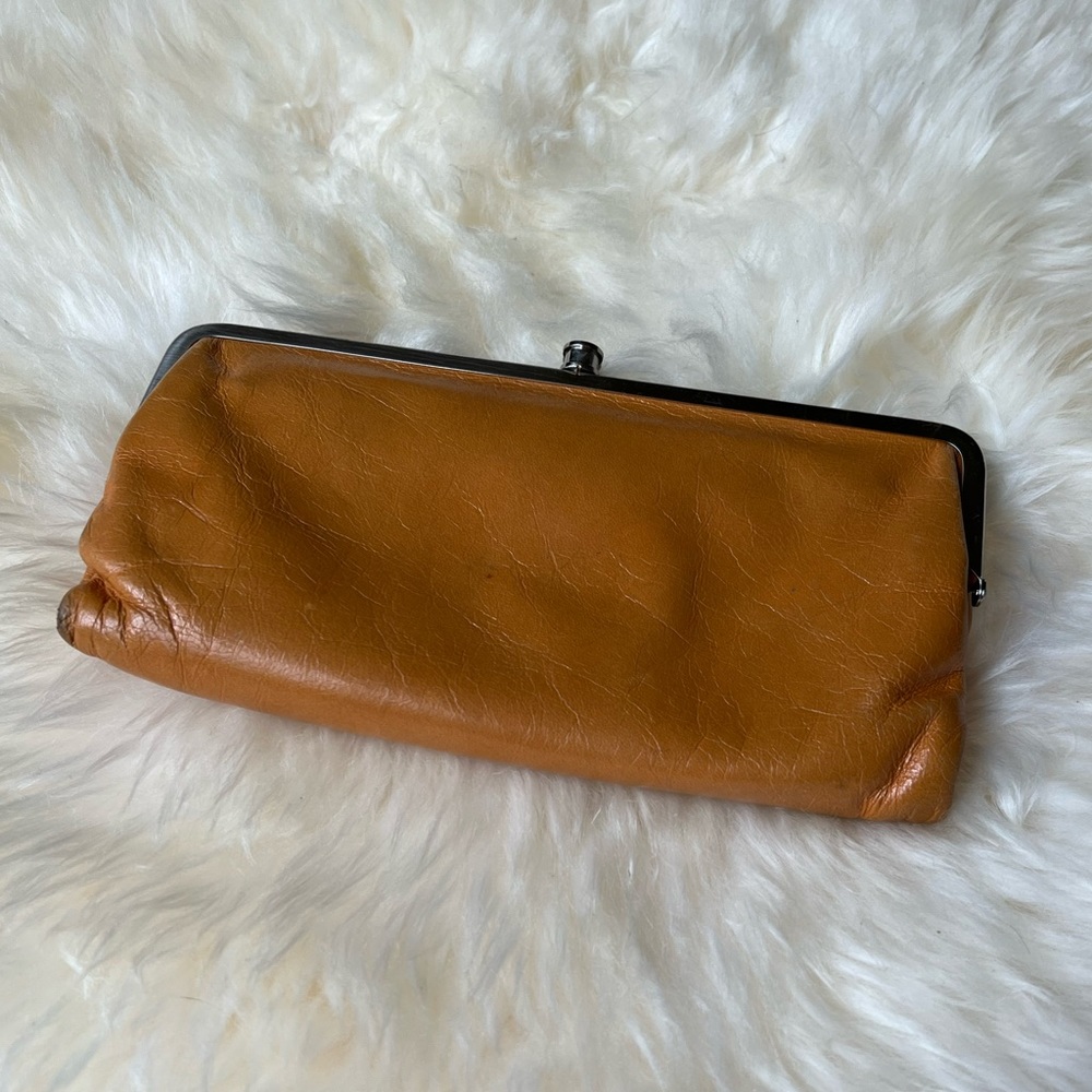 Hobo Lauren Clutch-Wallet in Truffle